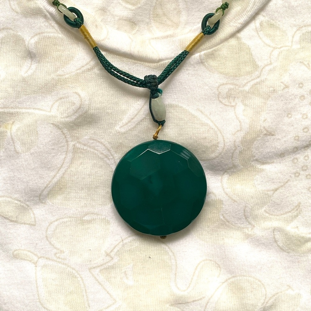 Jewelry green glass beaded necklace. - Picture 4 of 8